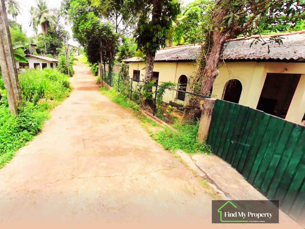Bare Land with Old House for Sale – Hokandara